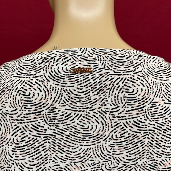 Ivanka Trump Black and White Block Scallop Print Gold Bar Blouse size XL - Picture 6 of 7